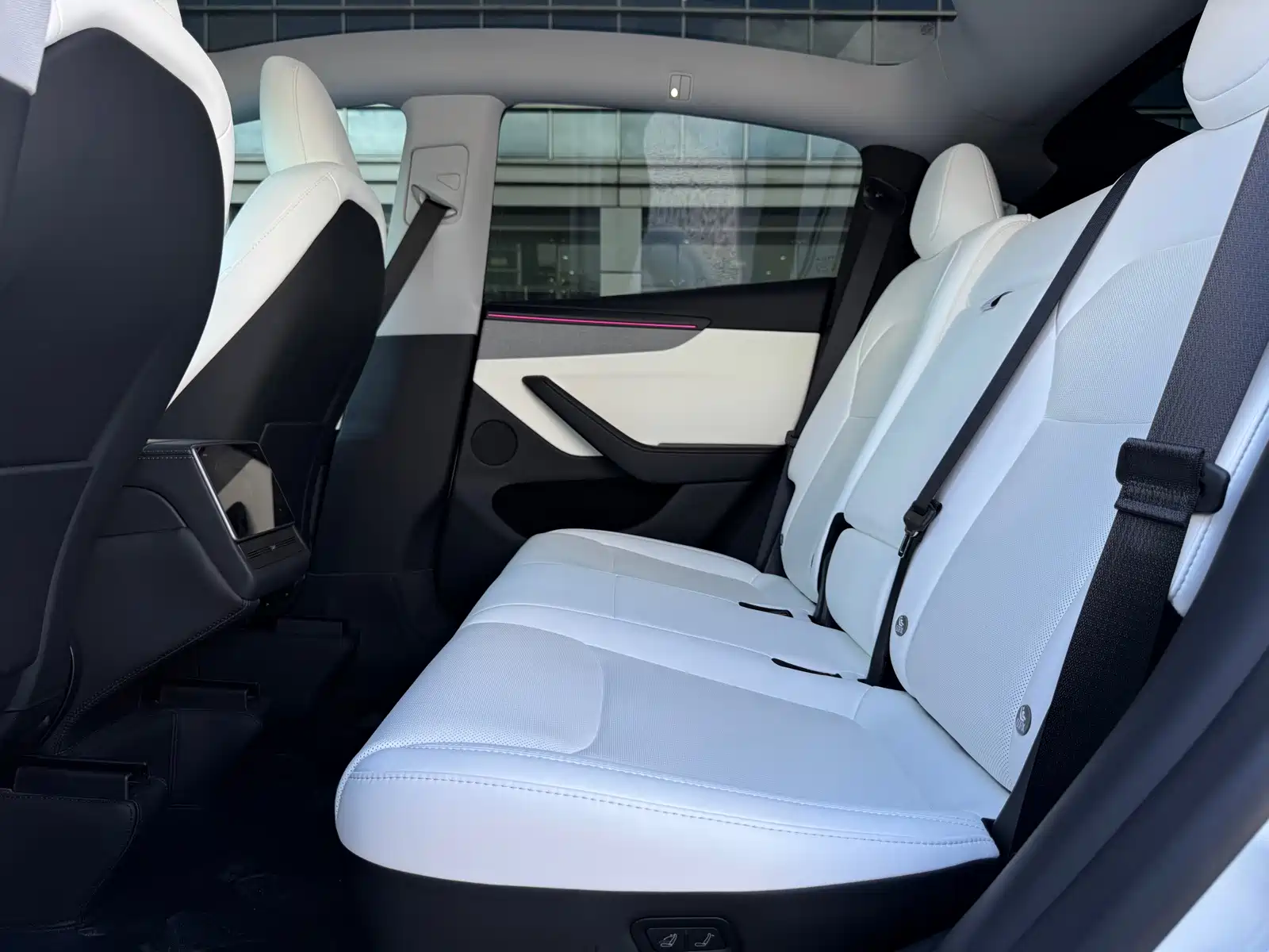 Фото 14 - Tesla Model Y