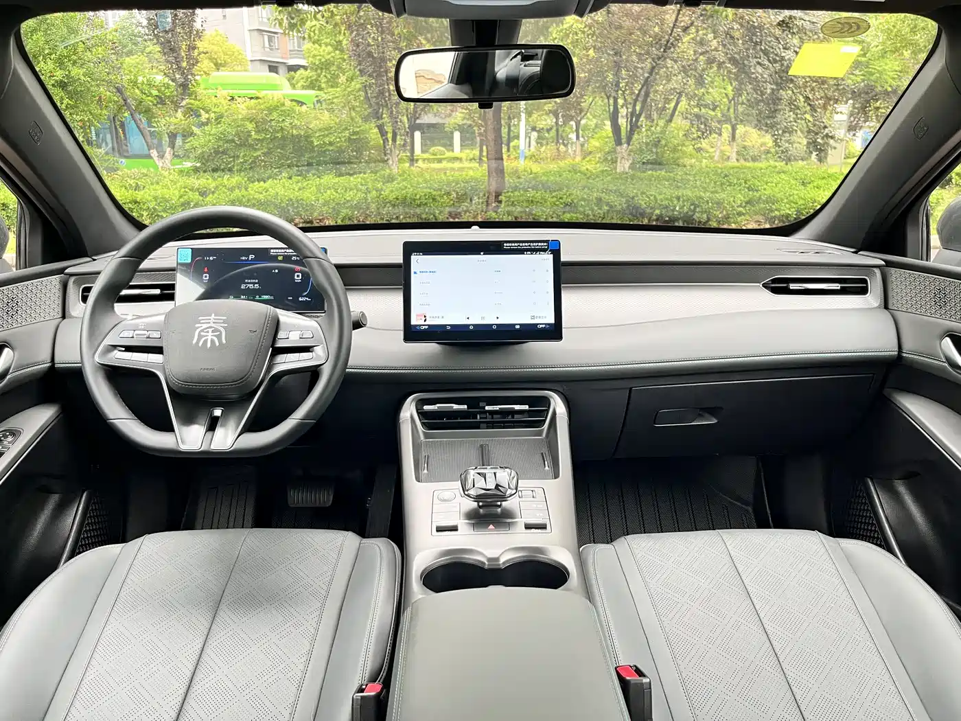 BYD Qin PLUS 2024 Glory Edition DM-i 55KM Leading фото 14