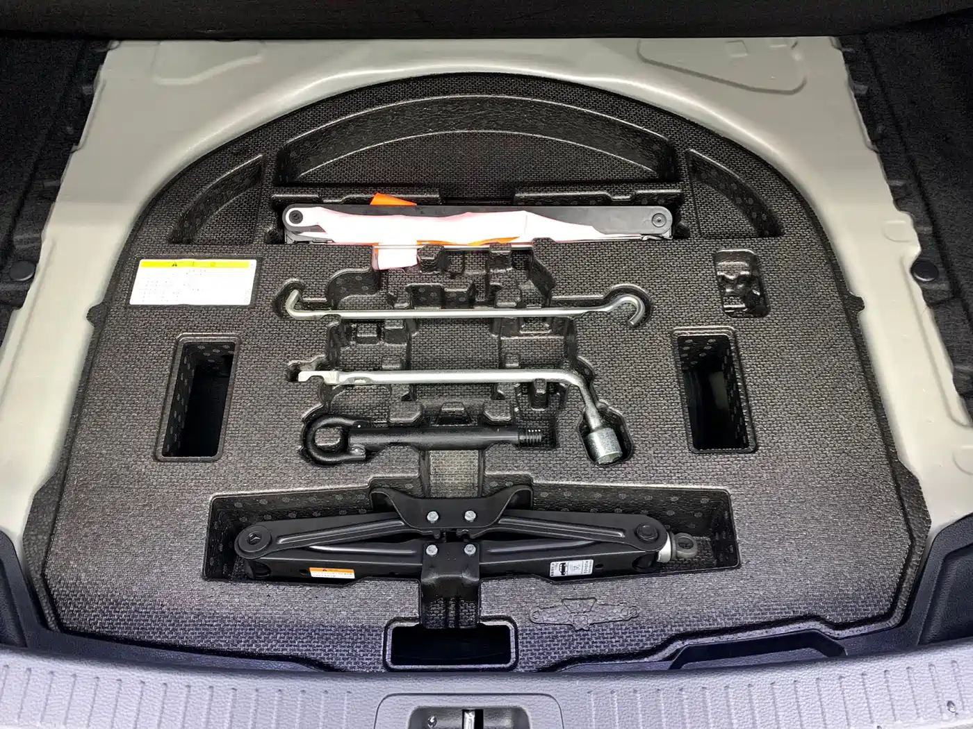 Toyota Levin 2023 Smart Hybrid 1.8L Sport Edition фото 24
