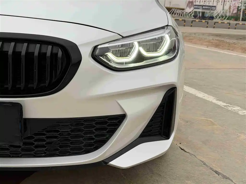 BMW 1 Series 2021 120i M Sport Shadow Edition фото 13