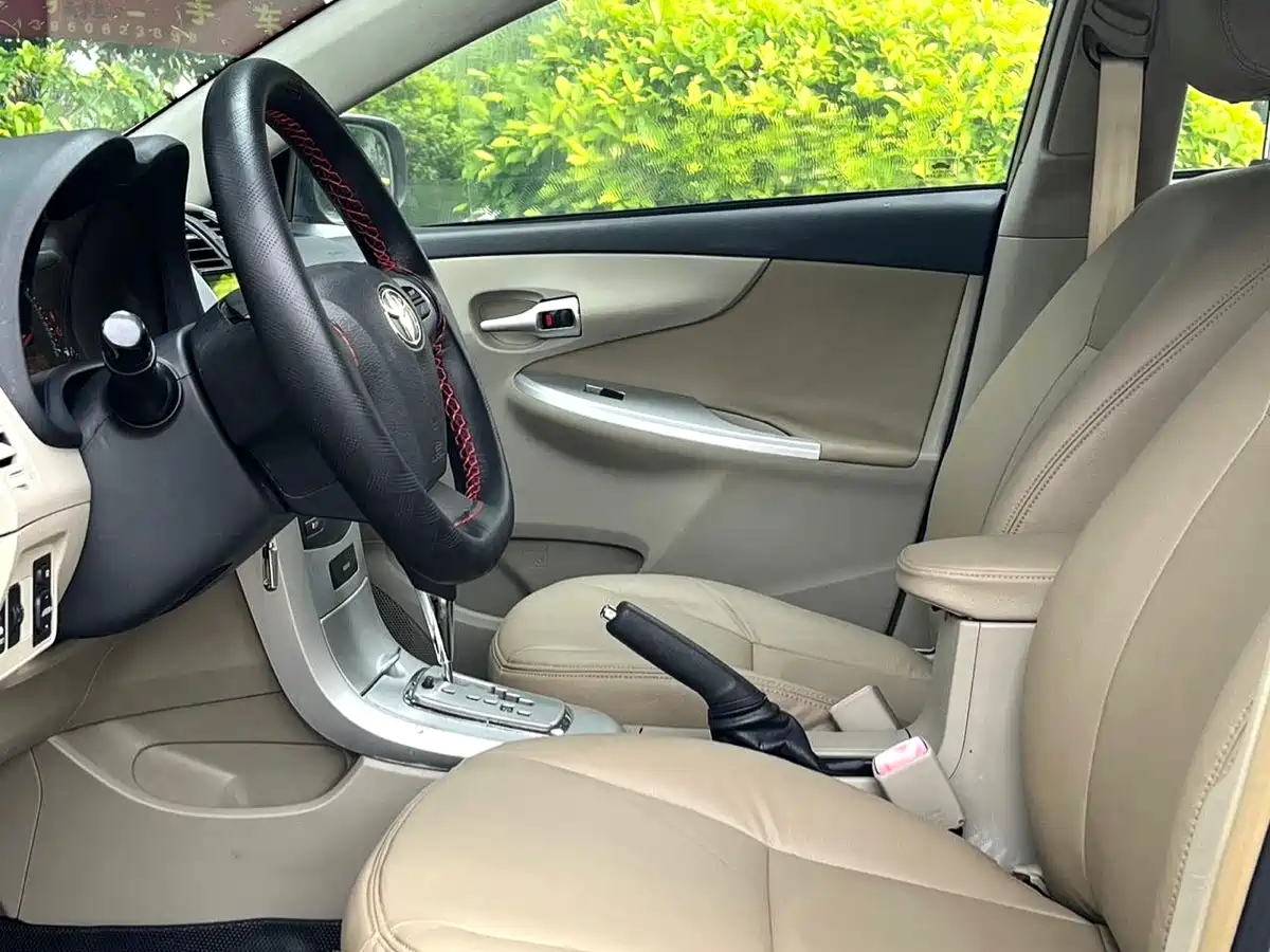 Toyota Corolla 2011 Model 1.8L CVT GLX-i фото 7