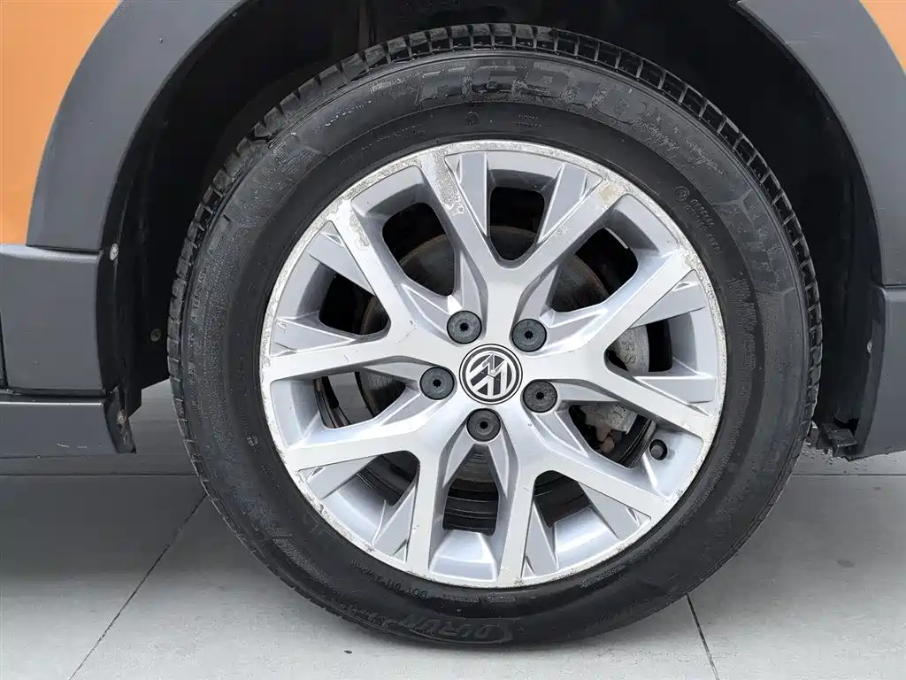 Volkswagen Polo 2014 1.6L Cross Polo Automatic фото 17