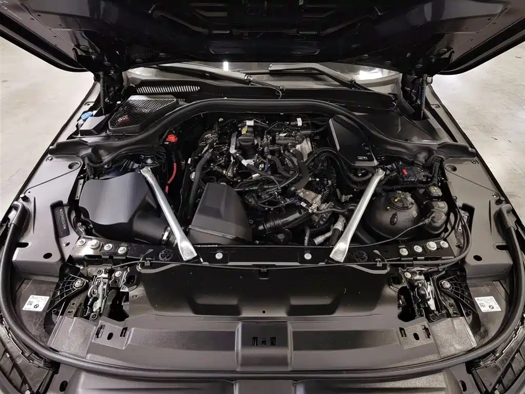 BMW 5 Series 2025 530Li Premium M Sport Package фото 6