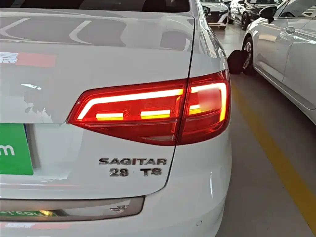 Volkswagen Sagitar 2018 1.6L Automatic Comfort фото 8