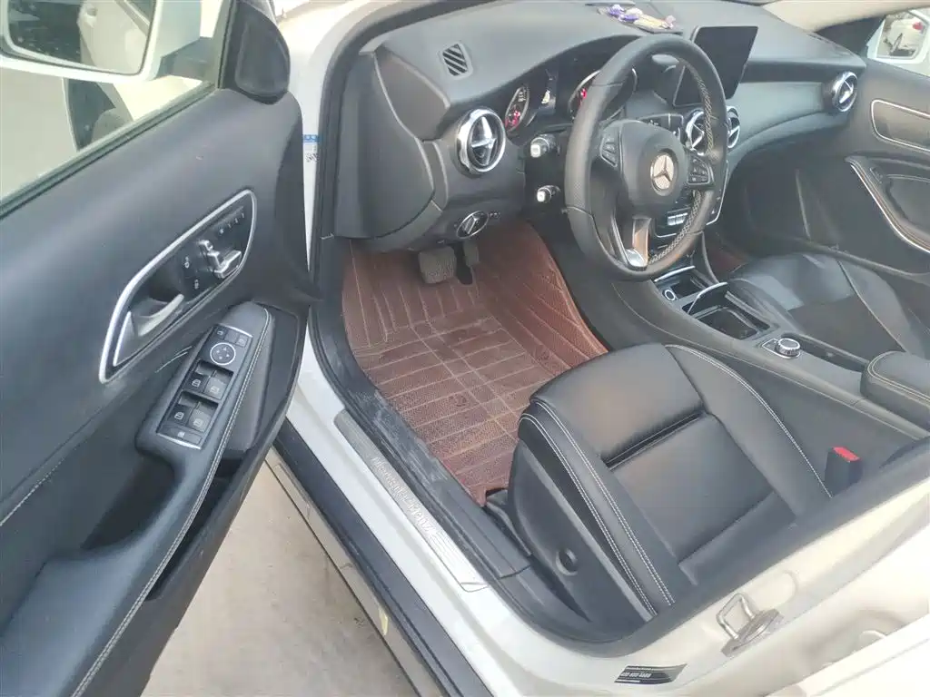 Mercedes-Benz GLA 2017 GLA 200 Dynamic фото 16