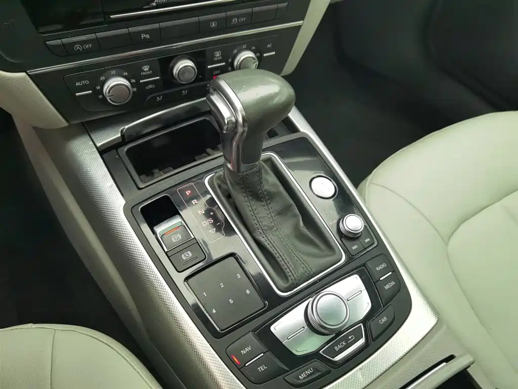 Audi A6L 2012 TFSI Standard фото 13