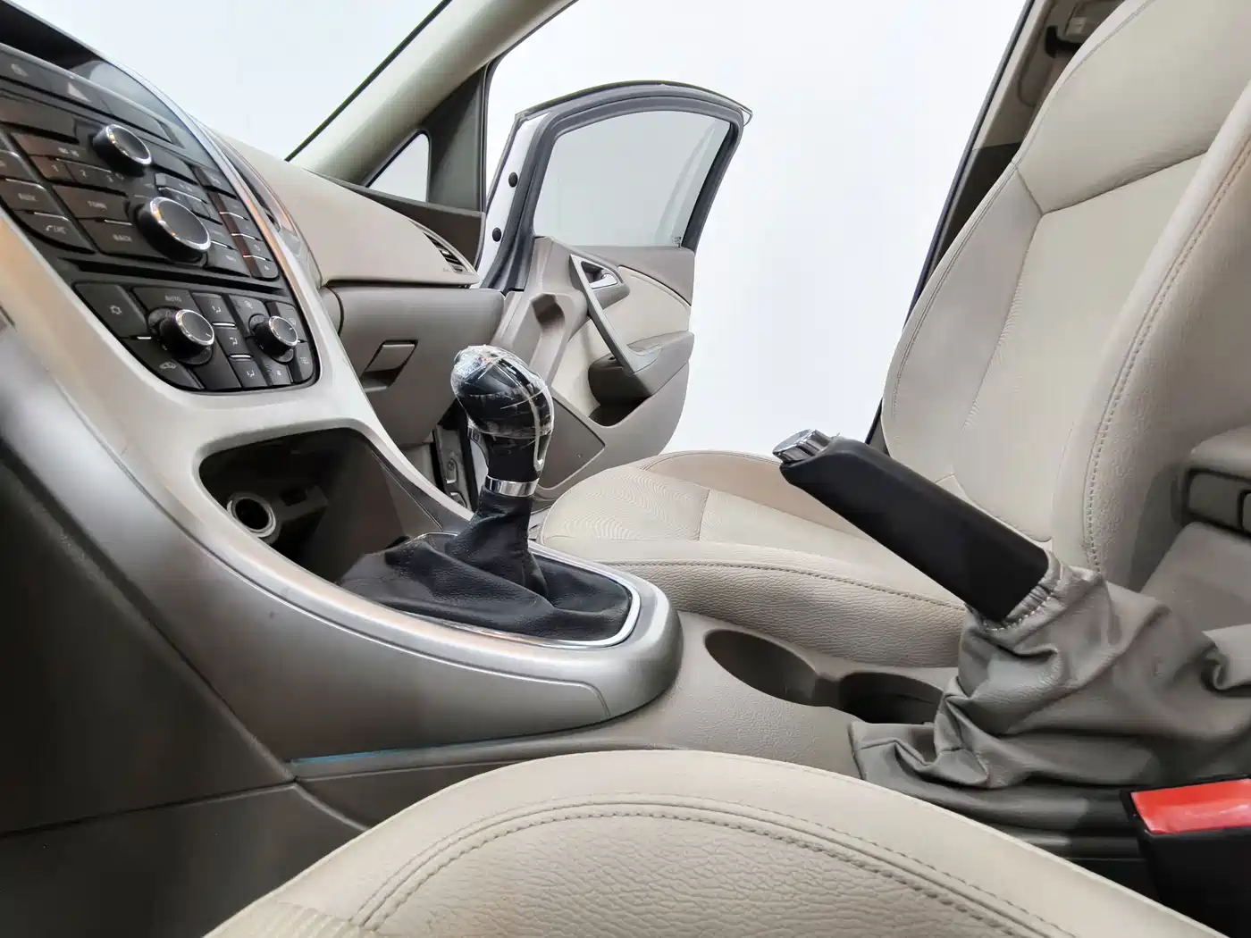 Buick Excelle 2013 Model GT 1.6L Manual Progressive фото 12