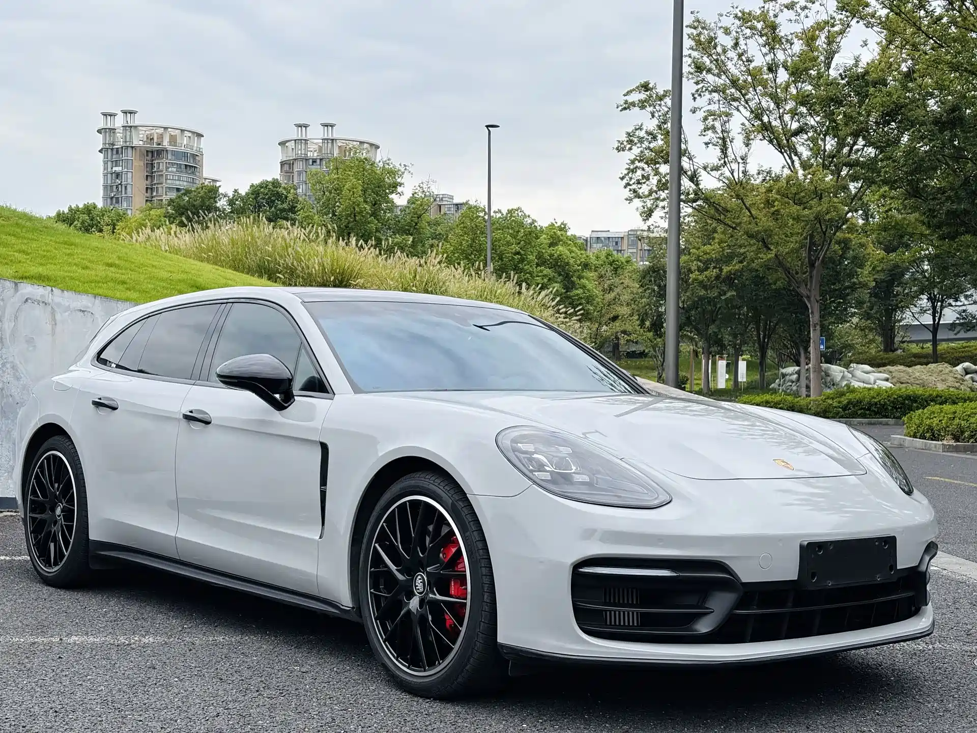 Photo 3 - Porsche Panamera