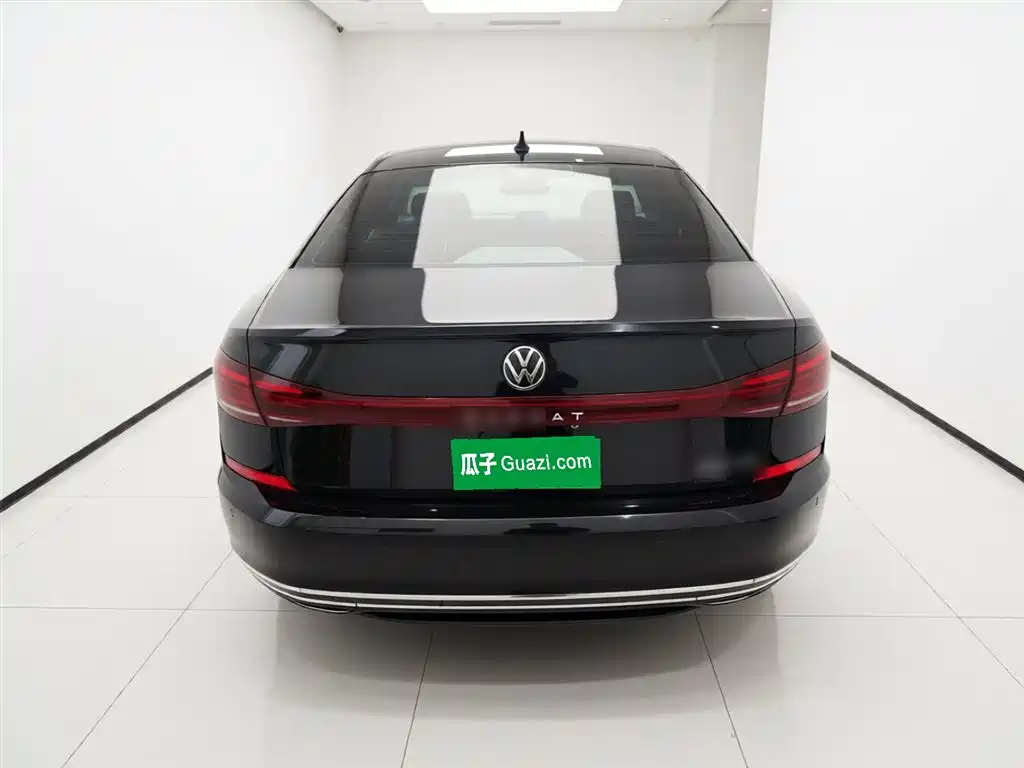 Volkswagen Passat 2023 Facelift 330TSI Starlight Luxury Edition фото 4