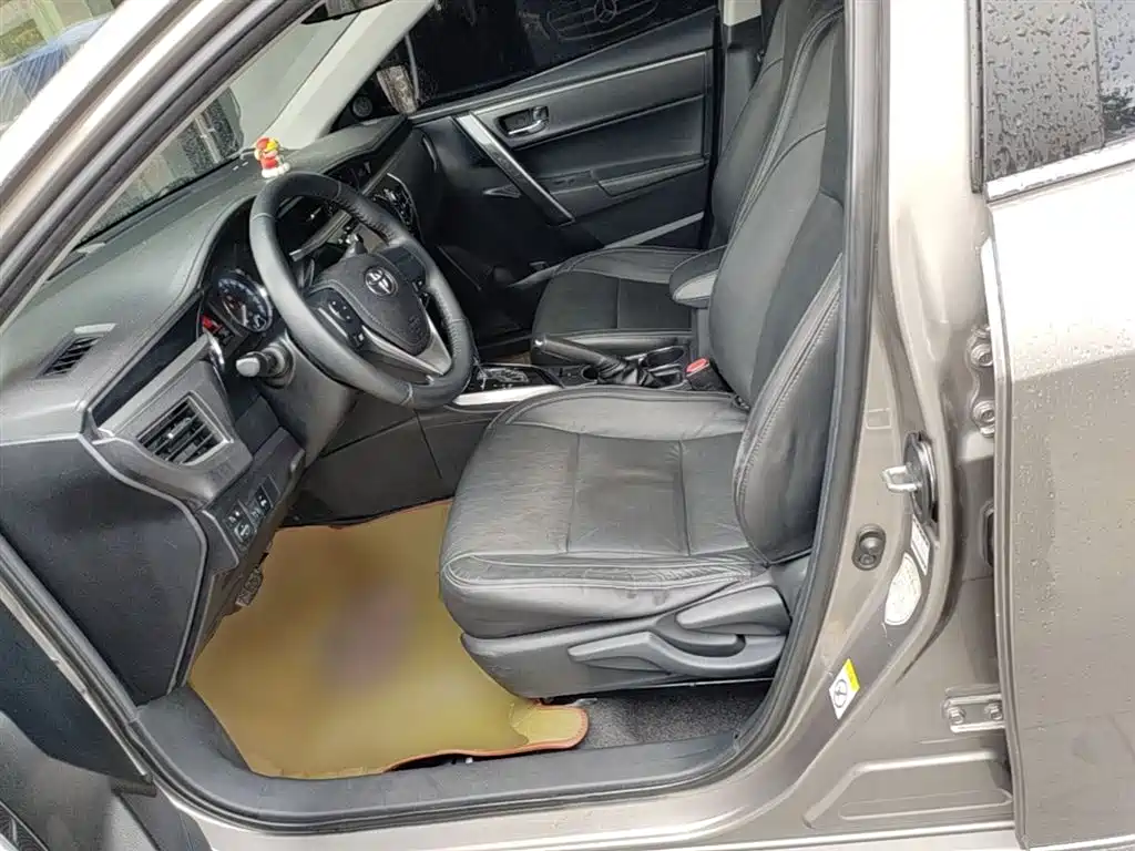 Toyota Corolla 2014 1.6L CVT GL-i Leather Edition фото 15
