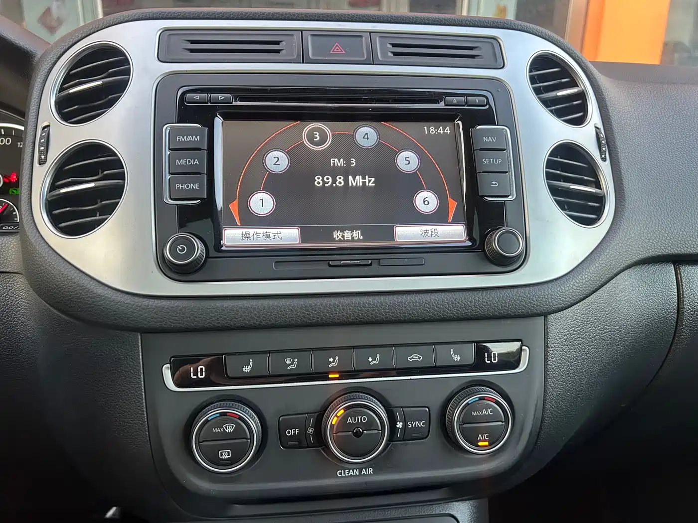 Volkswagen Tiguan 2015 1.8TSI Automatic 4WD Highline фото 32