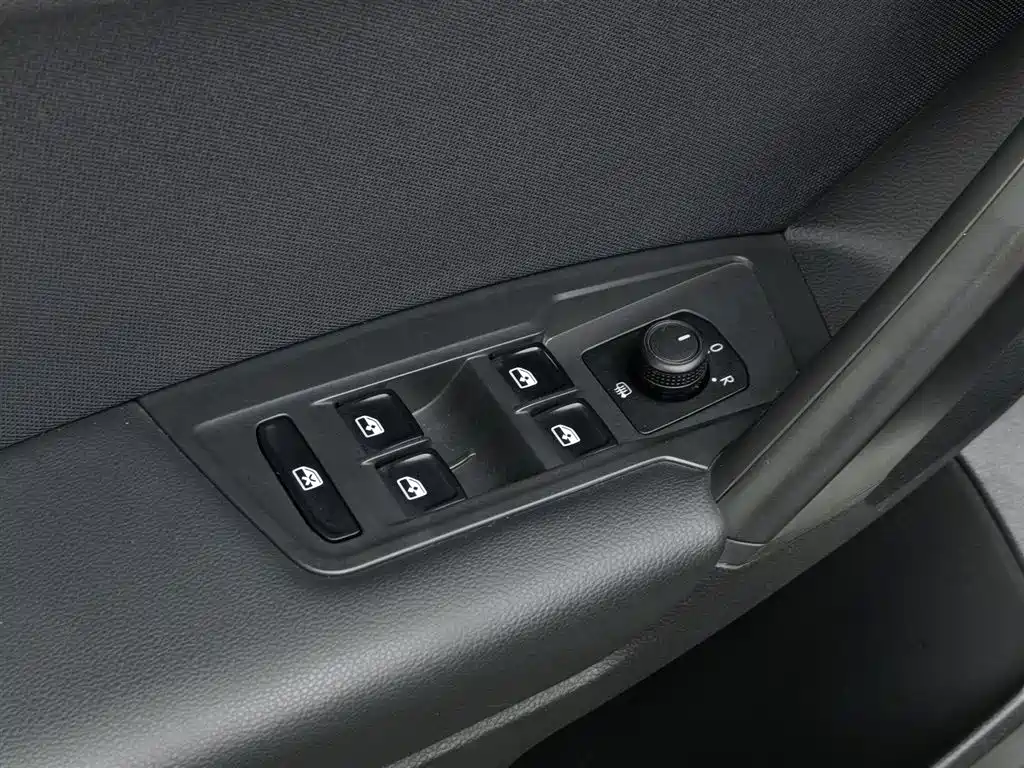 Volkswagen Tiguan L 2022 330TSI Automatic 2WD Comfort Edition фото 9