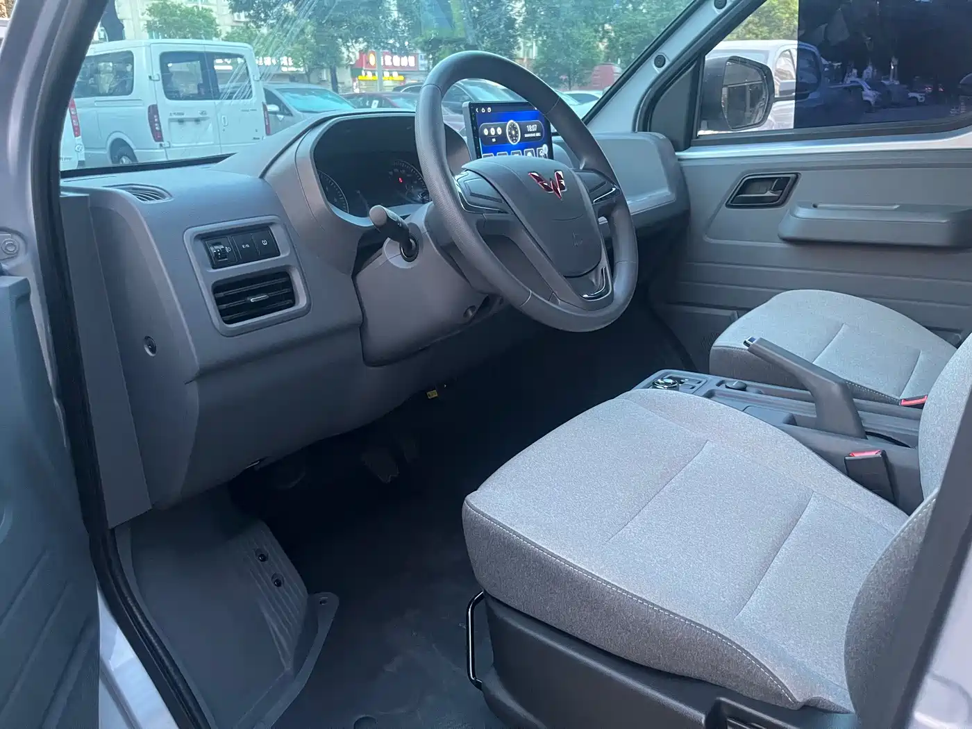 Wuling Motors Wuling Yangguang 2026 2026 Model 440km Passenger Van Comfort Version (6-Seater)