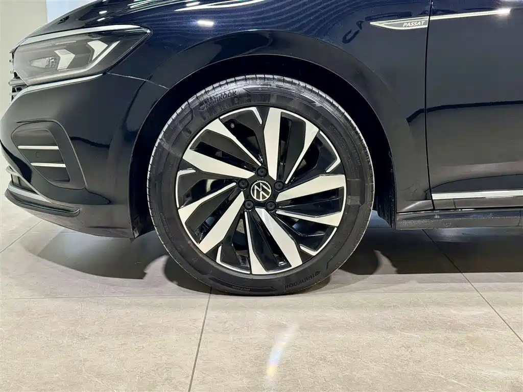 Volkswagen Passat 2025 Outstanding 380TSI Dragon Soaring Edition фото 11