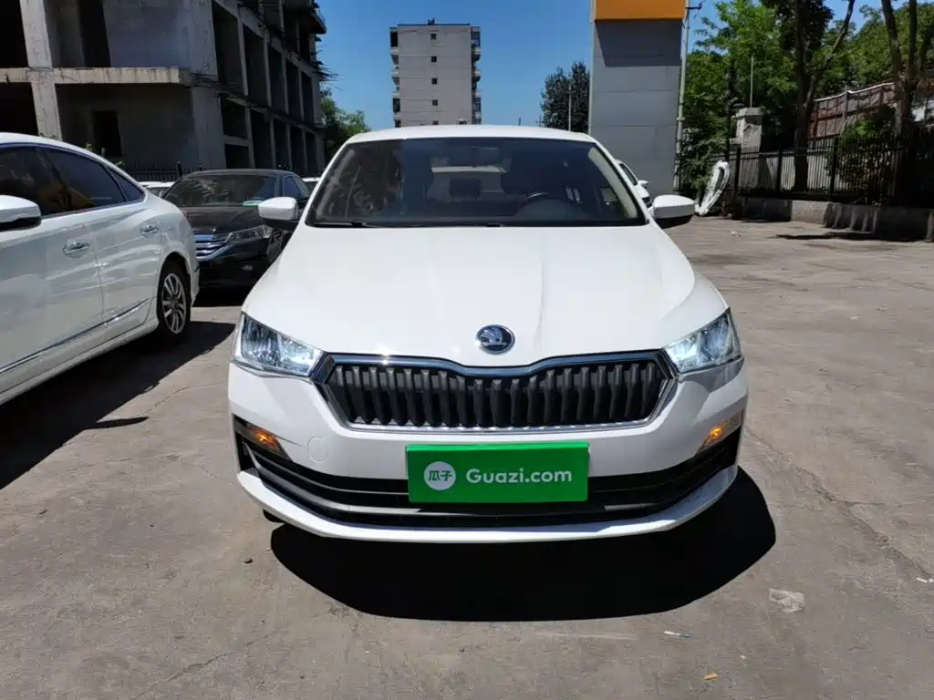 Фото 3 - Škoda Rapid