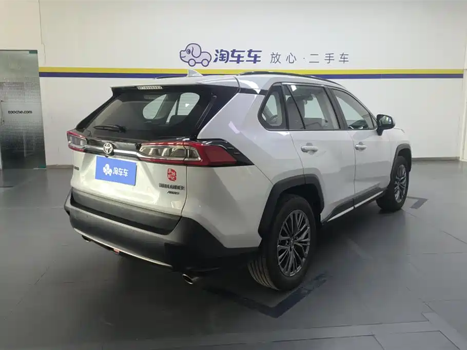 Toyota Wildlander 2023 2.0L CVT AWD Luxury PLUS фото 3