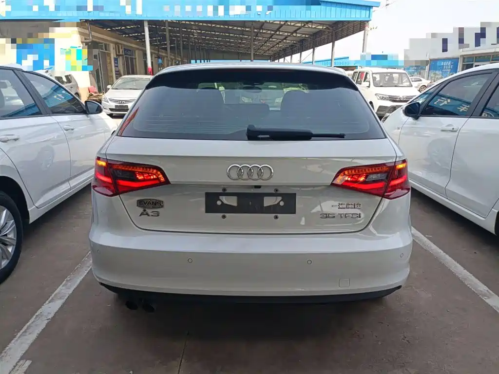 Audi A3 2014 Sportback 35 TFSI Automatic Comfort фото 4