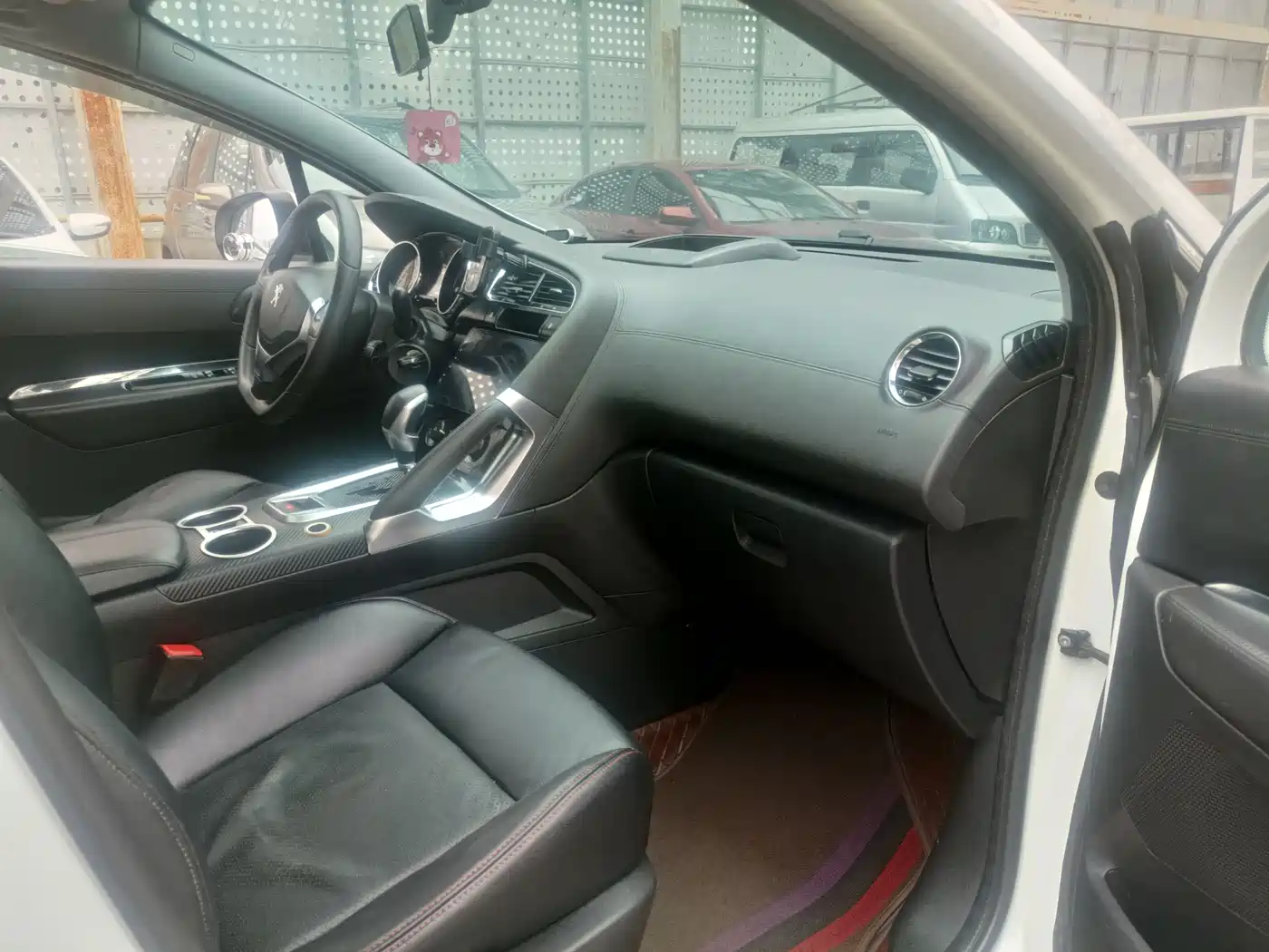 Peugeot 3008 2015 2.0L Automatic Classic Edition фото 11