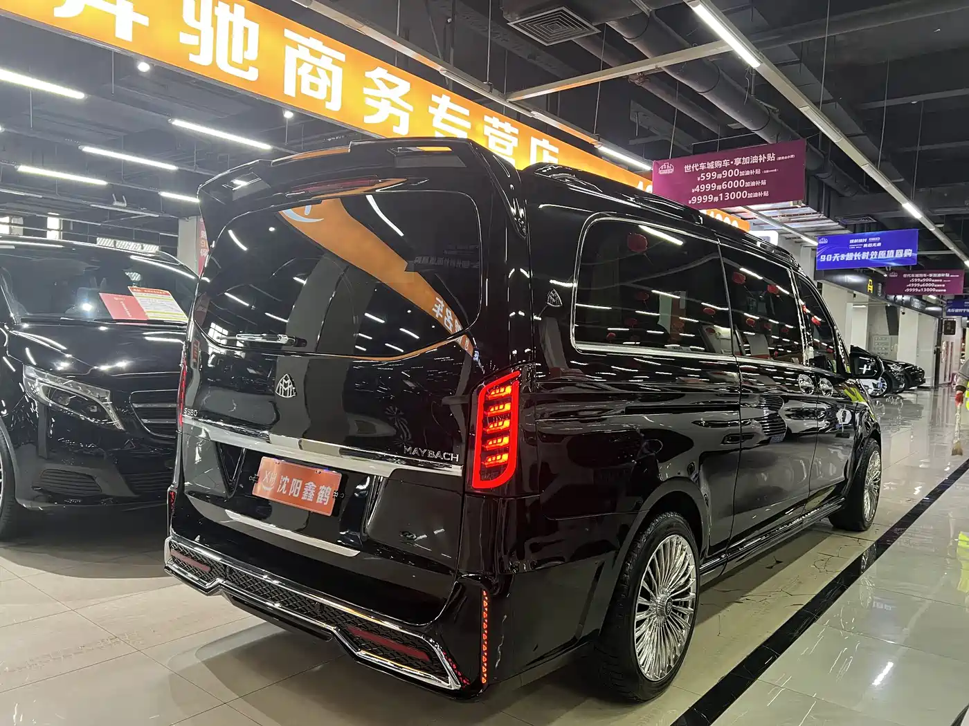 Mercedes-Benz V-Class 2017 Model V 260 L Premium Extended Edition фото 23