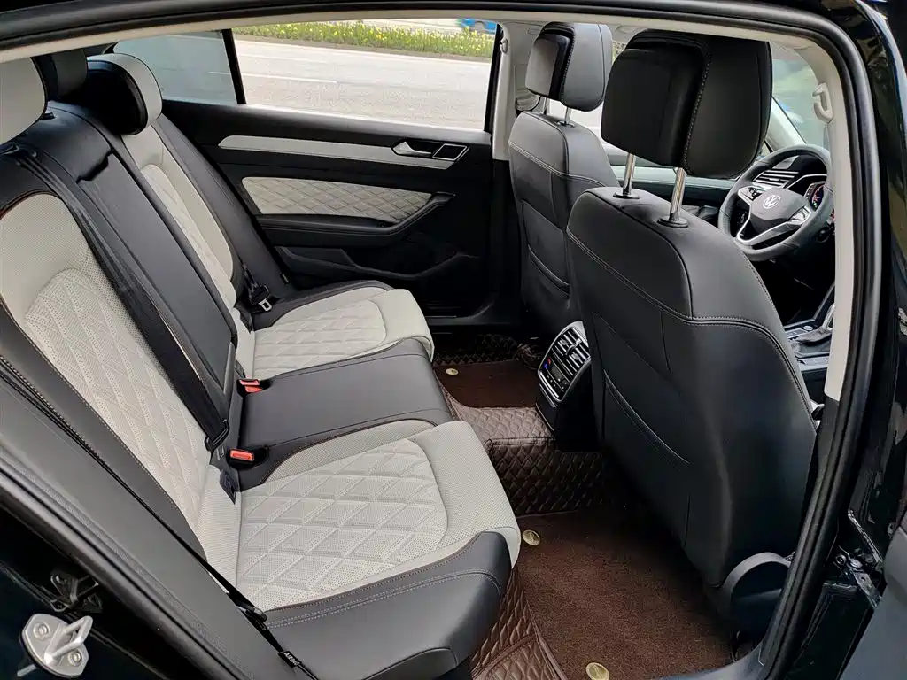 Volkswagen Magotan 2025 Popular Edition 330TSI DSG Luxury фото 10