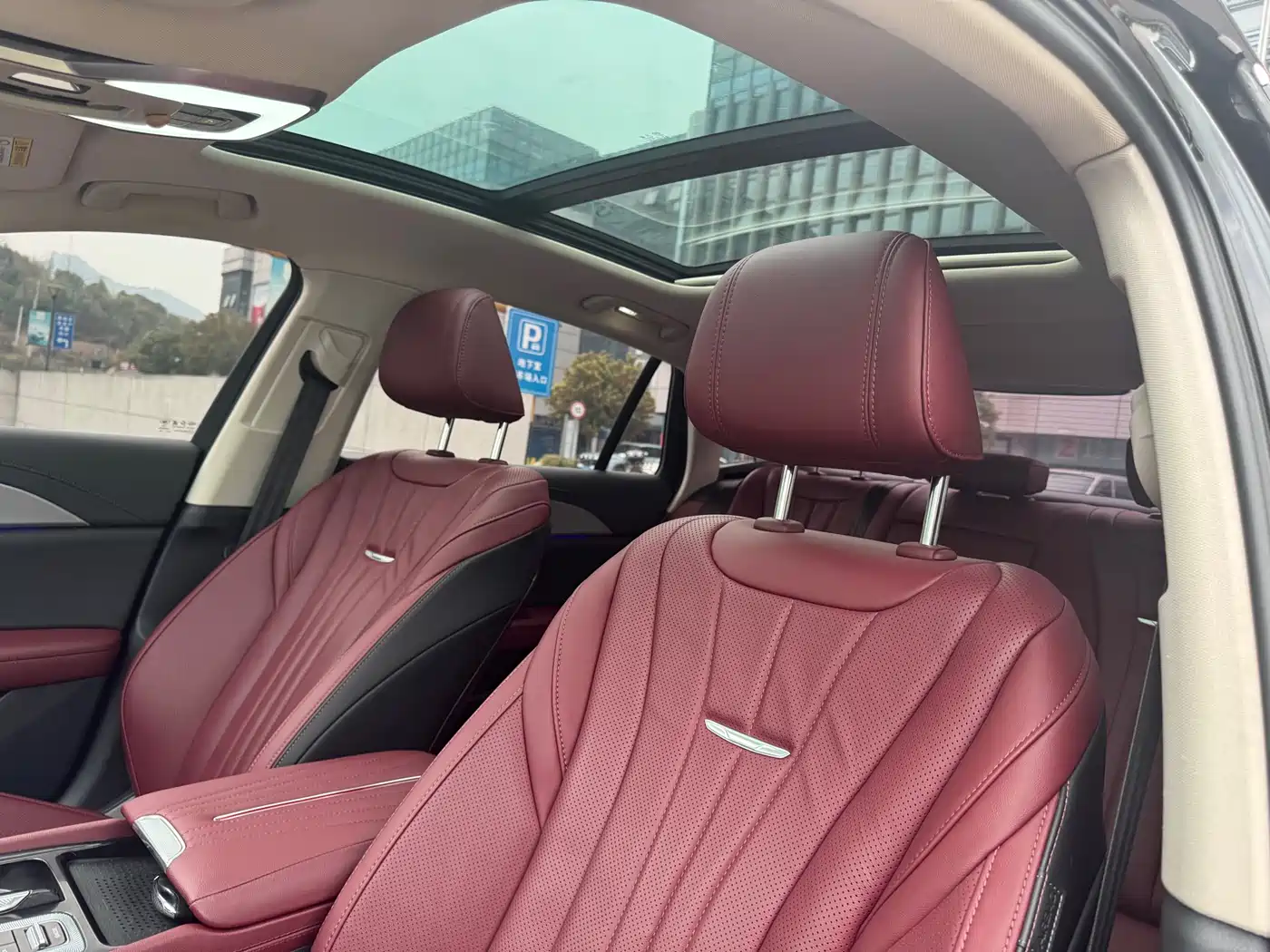 Hongqi H5 2024 2.0T Automatic Smart Connect Flag Smooth Edition фото 14