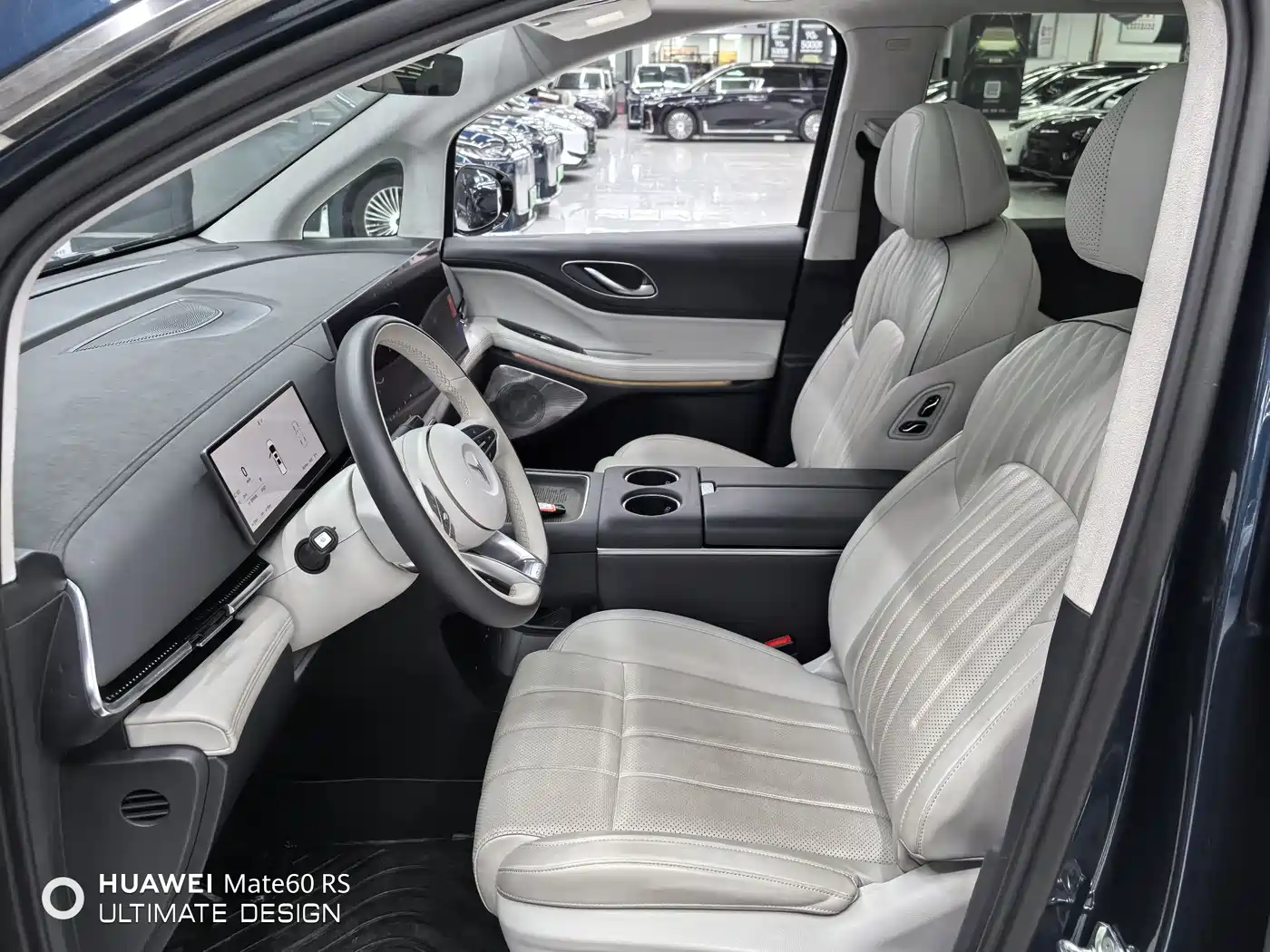 Voyah Auto Voyah Dreamer 2025 PHEV AWD Flagship Kunpeng Edition фото 6