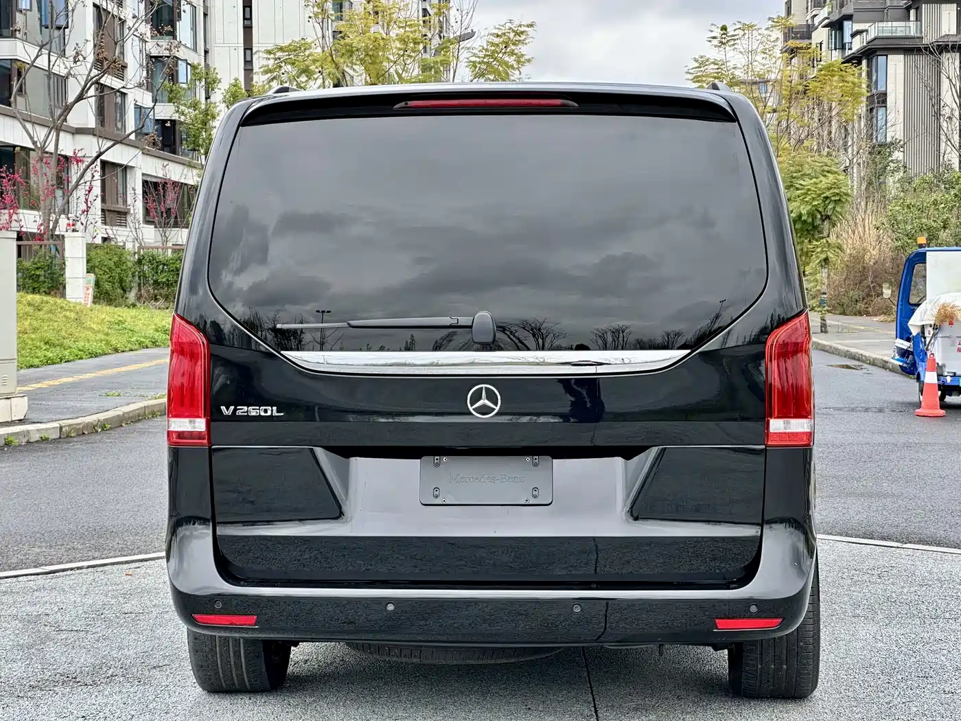 Mercedes-Benz V-Class 2021 V 260 L Long Wheelbase Premium Edition фото 6