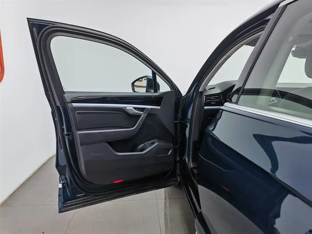 Volkswagen Touareg 2019 2.0TSI Sharp Wing Edition China VI фото 8