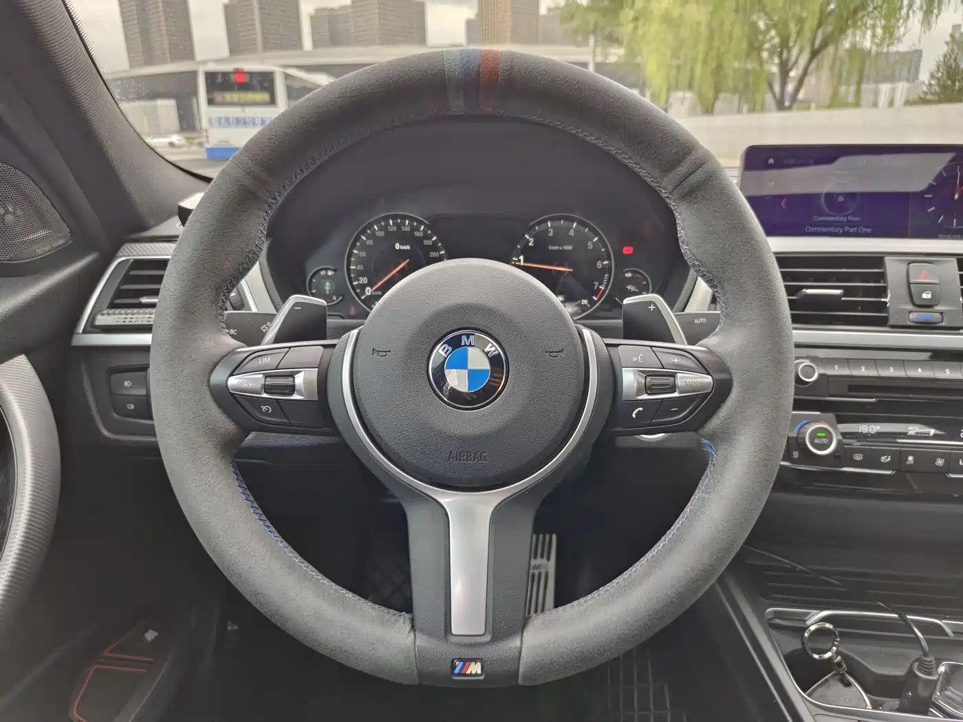 BMW 3 Series 2019 320i M Sport Black Night Edition фото 10