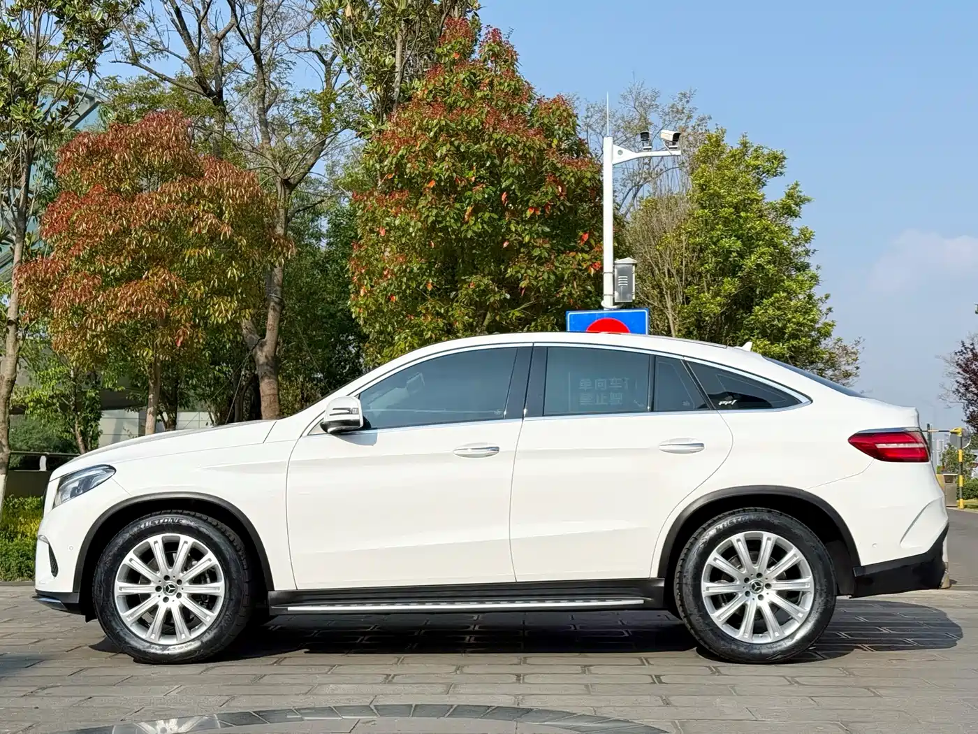 Mercedes-Benz GLE Coupe 2018 GLE 320 4MATIC Coupe SUV фото 3