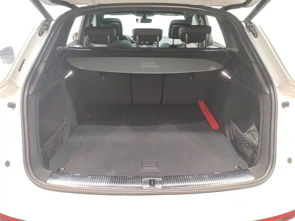 Audi Q5L 2024 Model 40 TFSI Luxury Dynamic фото 9