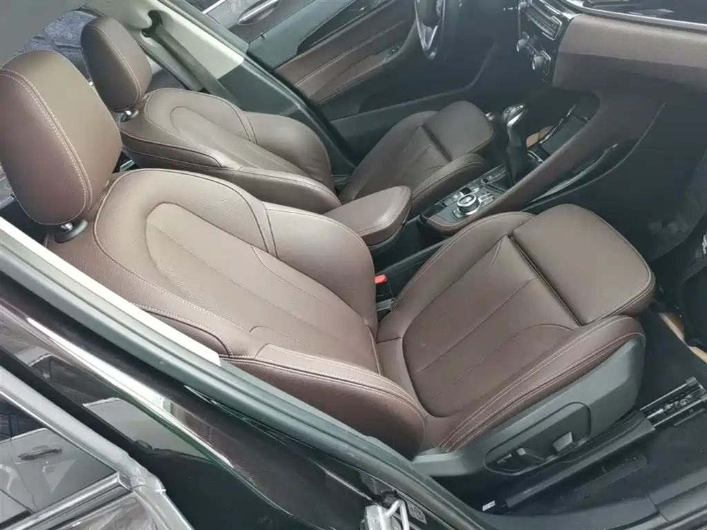 BMW X1 2018 xDrive20Li Premium Model фото 20