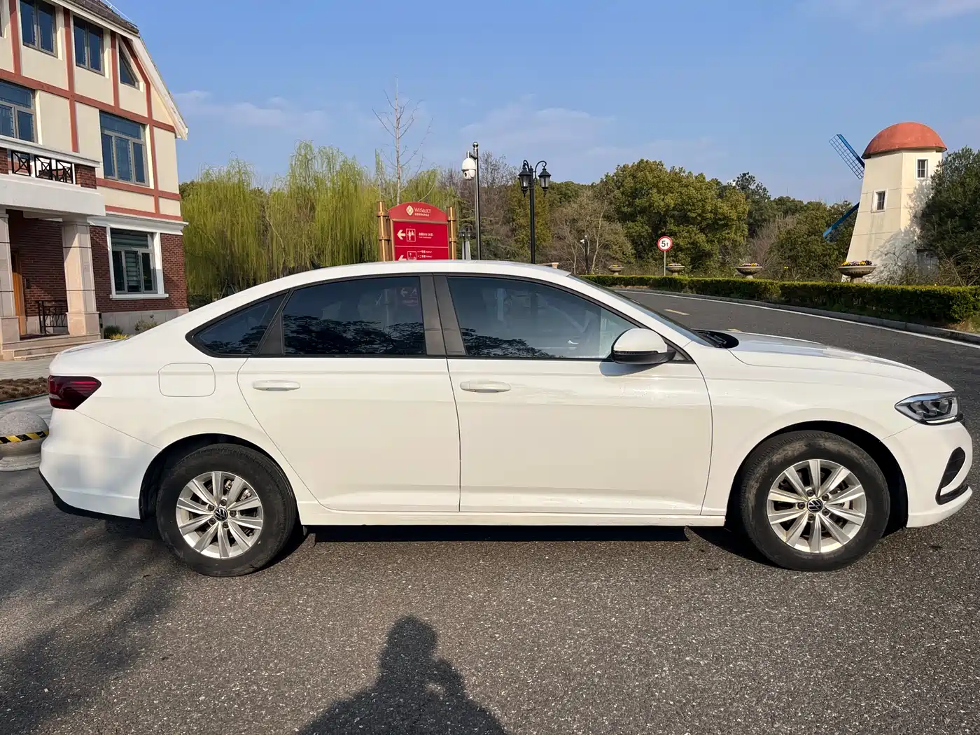 Volkswagen Lavida 2023 Facelift 1.5L Auto Comfort Edition фото 4