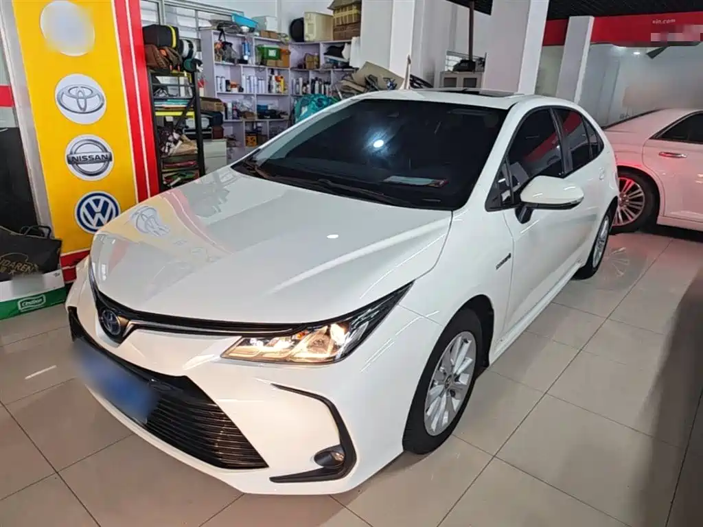 Toyota Corolla 2021 Hybrid 1.8L E-CVT Elite Edition фото 2