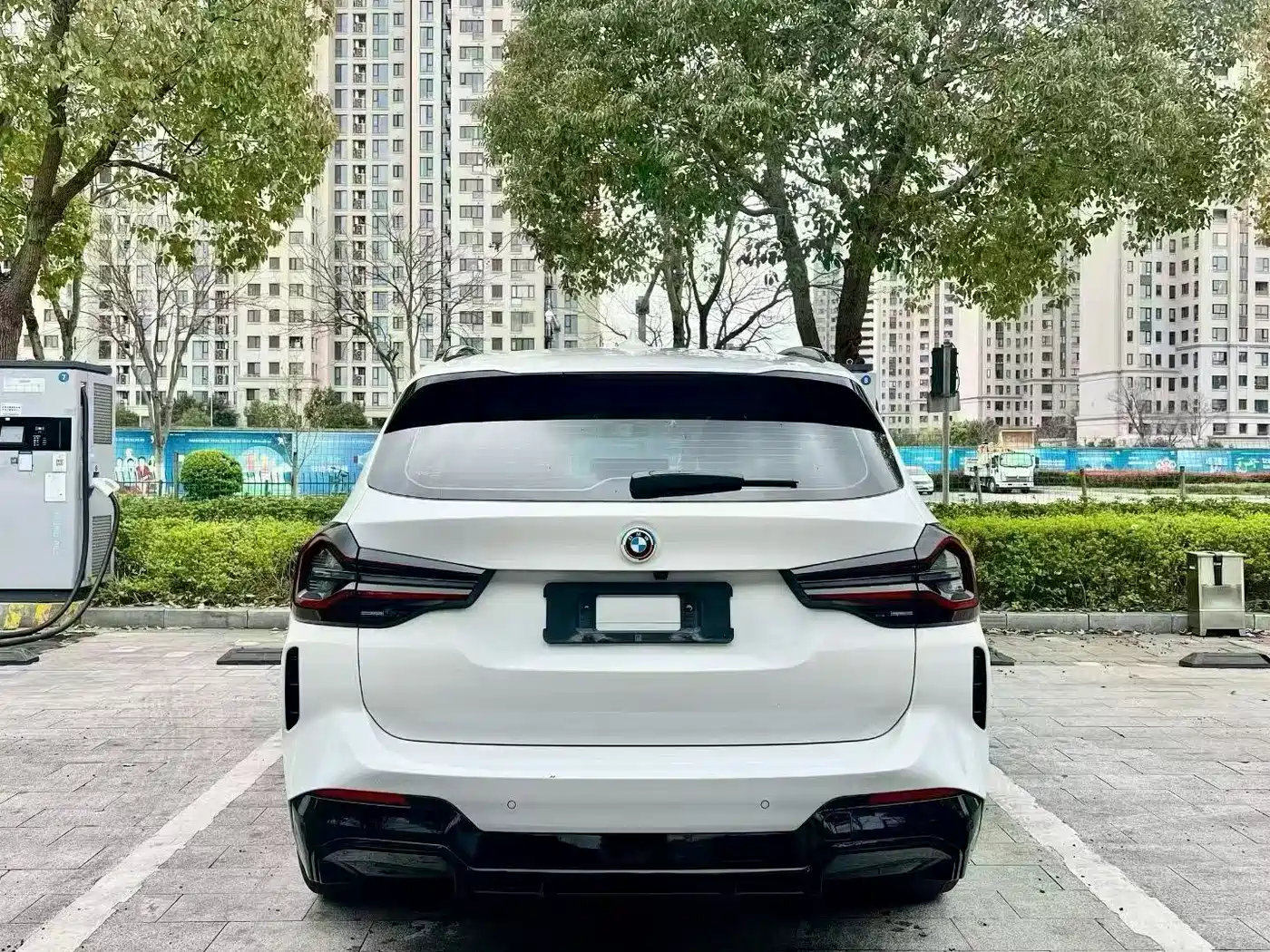 BMW iX3 2022 Leading Edition фото 18