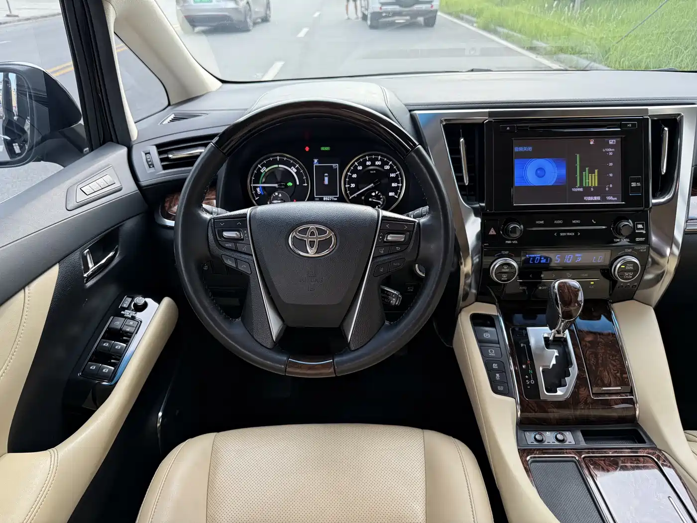 Toyota Alphard 2019 Hybrid 2.5L Luxury фото 12
