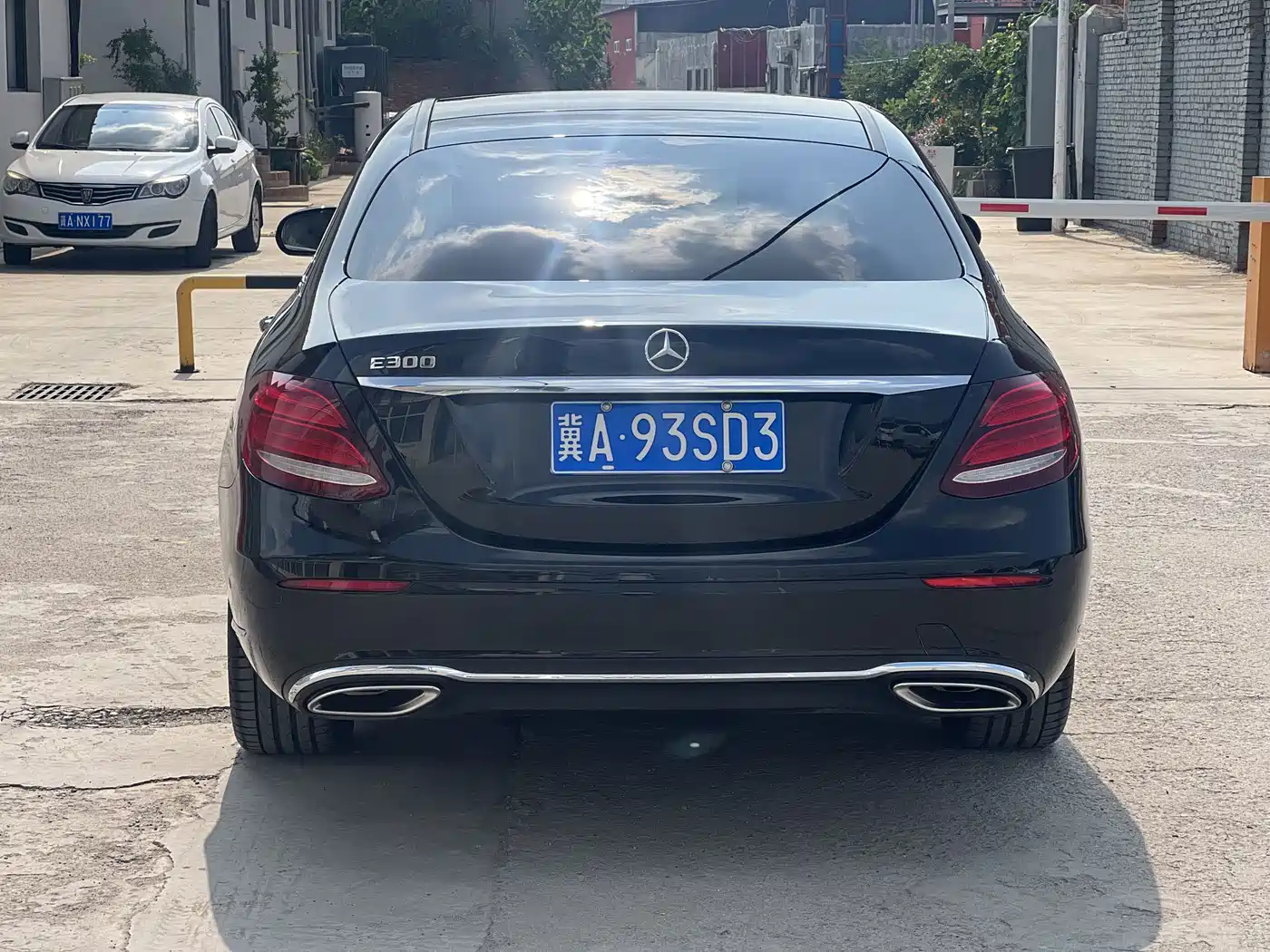 Photo 15 - Mercedes-Benz E-Class
