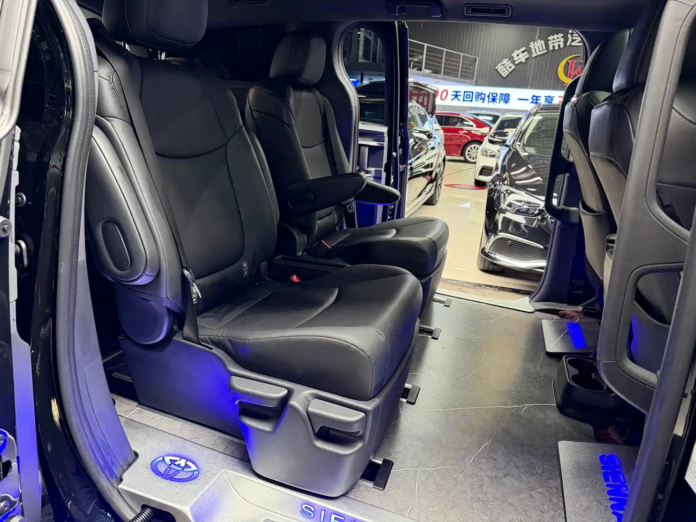 Toyota Sienna 2024 2.5L Hybrid Luxury Edition фото 21