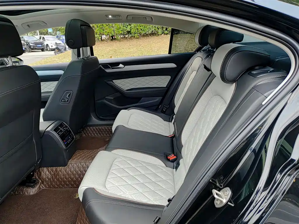 Volkswagen Magotan 2025 Popular Edition 330TSI DSG Luxury фото 8