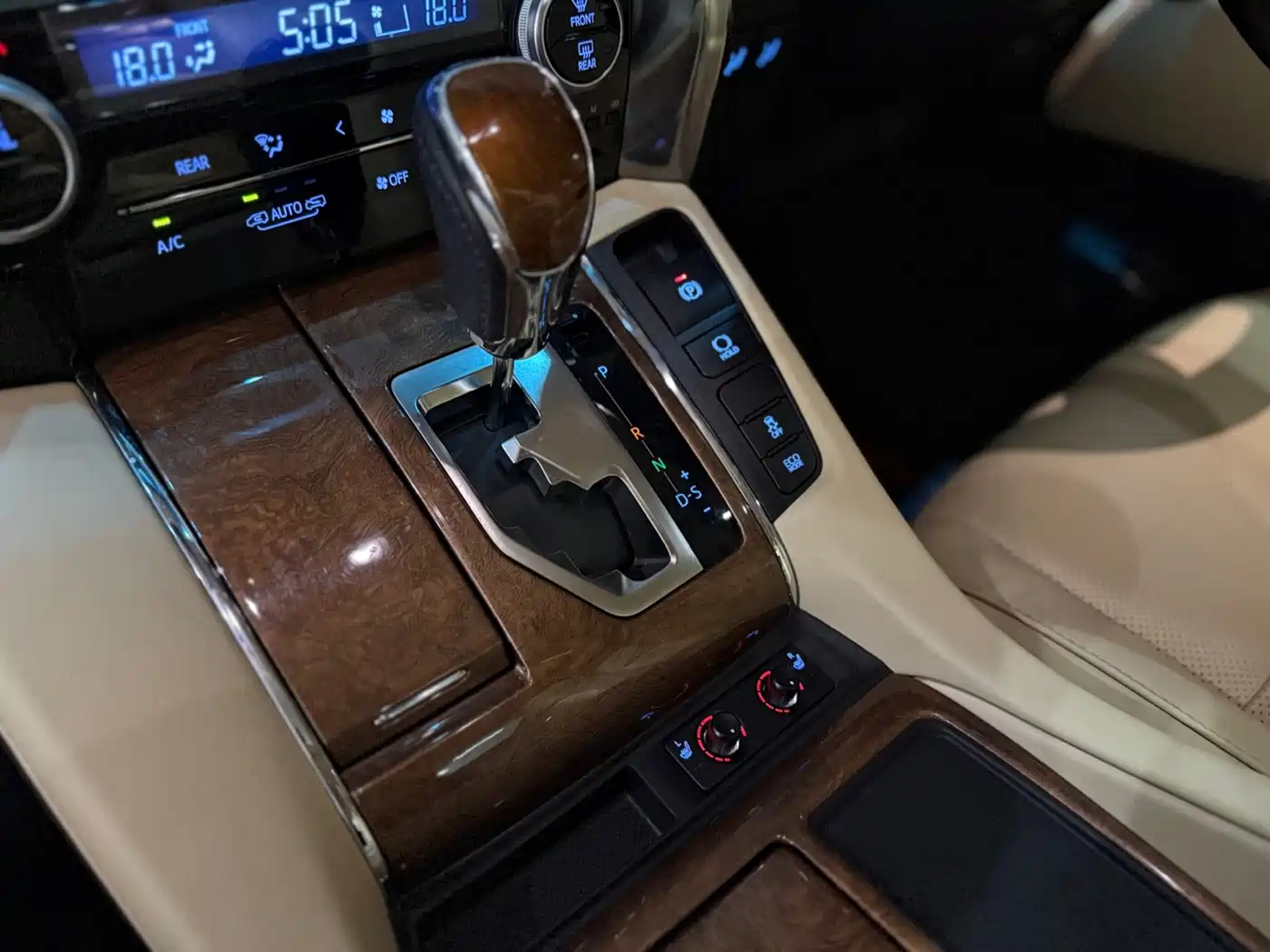Toyota Alphard 2015 3.5L Premium Edition фото 18