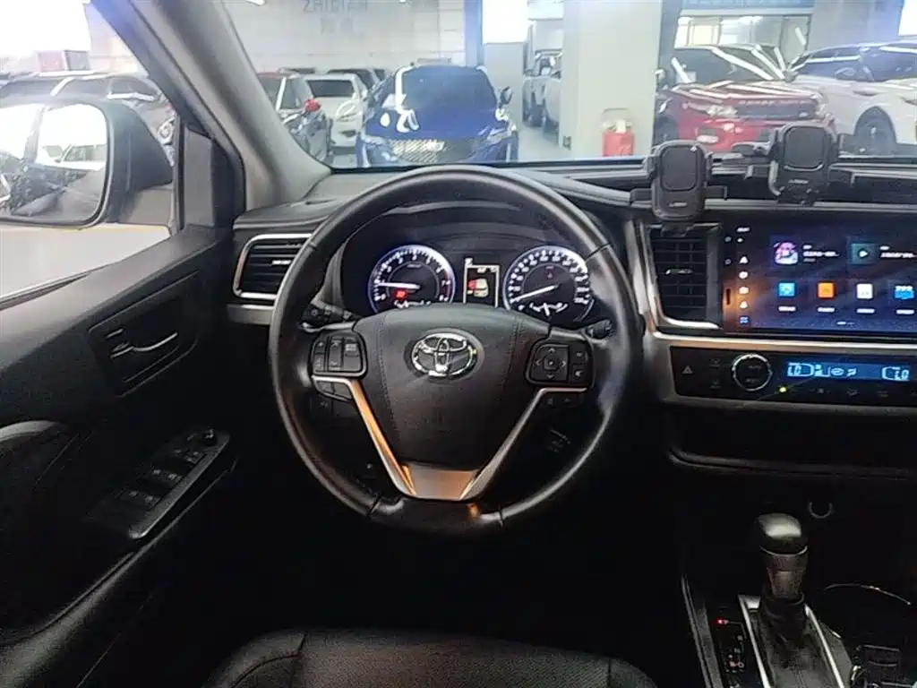 TOYOTA HIGHLANDER