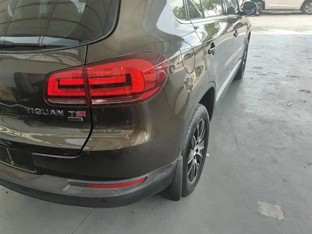 Volkswagen Tiguan 2015 1.8TSI Automatic 2WD Highline фото 8