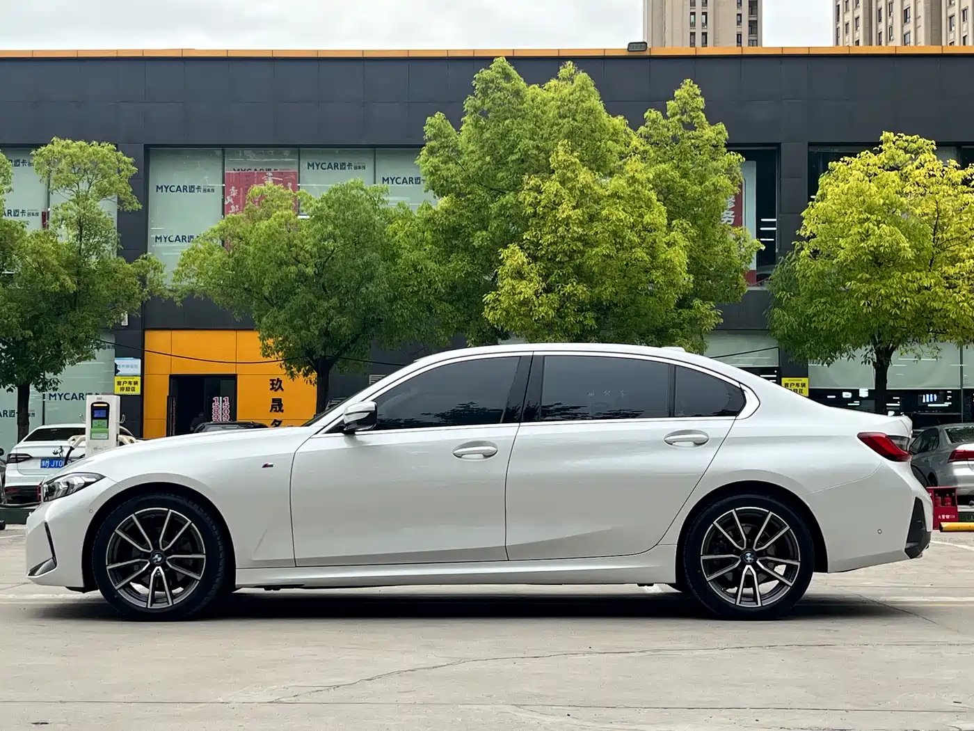 BMW 3 Series 2023 325Li M Sport Package фото 8