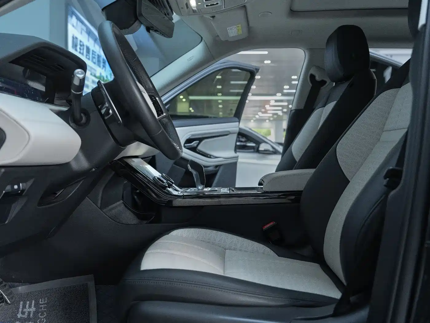 Land Rover Range Rover Evoque 2021 Range Rover Evoque L 249PS R-Dynamic First Edition Launch Edition фото 10