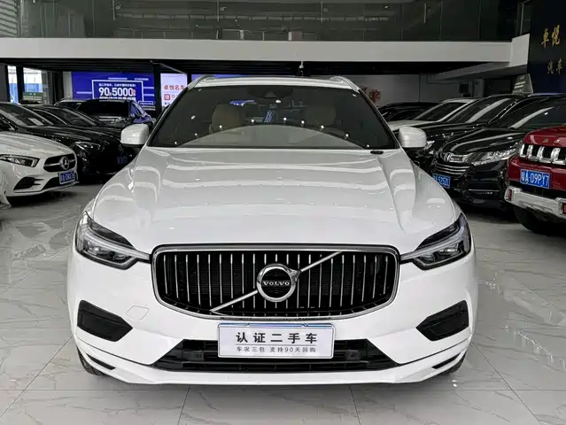 Volvo XC60 2018 T5 AWD Momentum Edition — фото 2