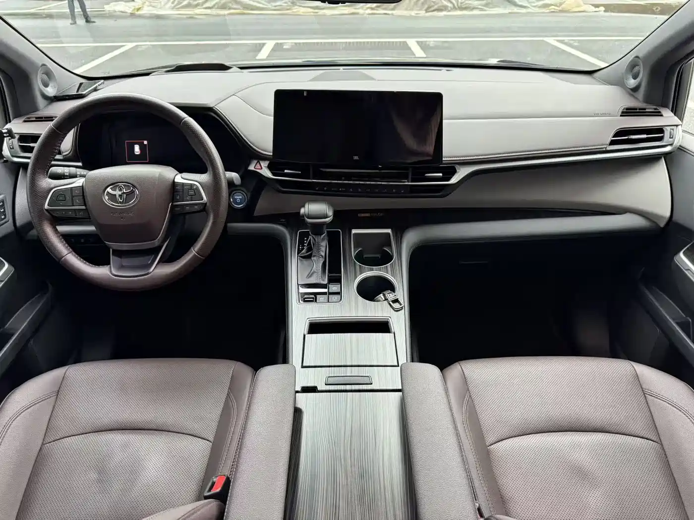 Toyota Granvia 2023 2.5L Hybrid Flagship VIP Edition фото 9