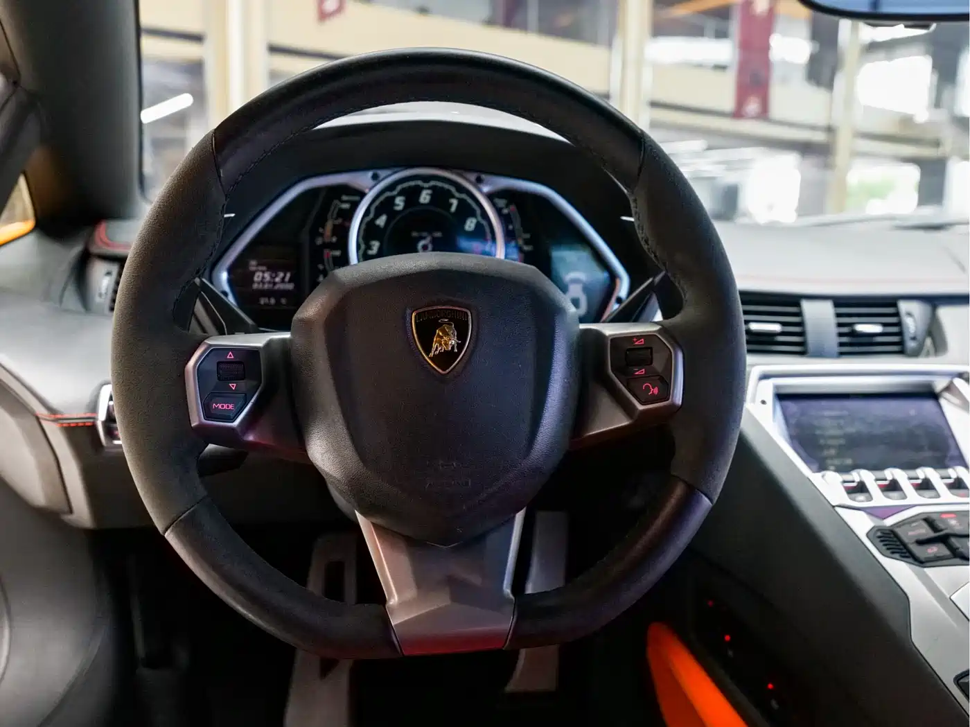 Lamborghini Aventador 2011 LP 700-4 фото 10