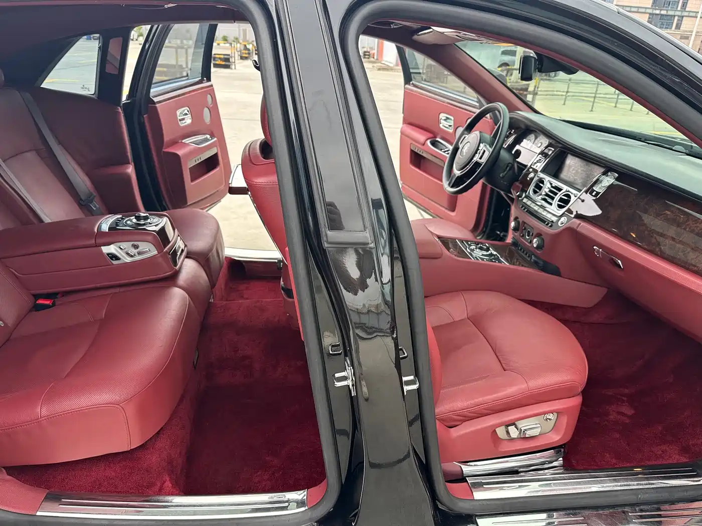 Rolls-Royce Ghost 2010 Model 6.6T Standard фото 11