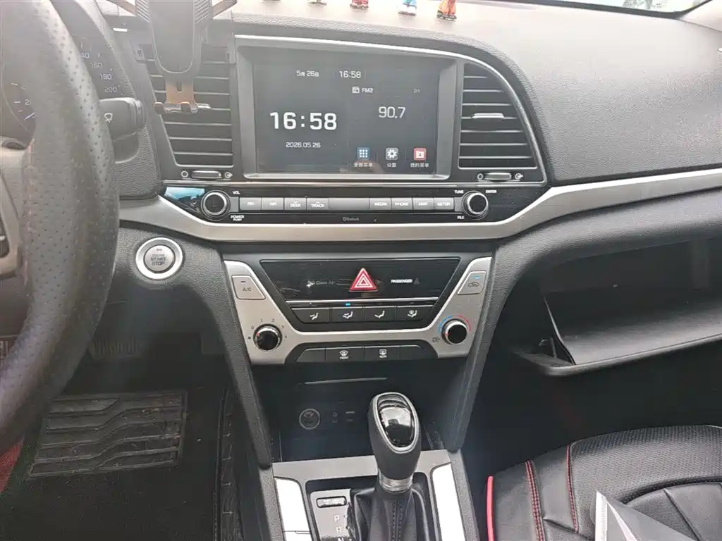 Hyundai Elantra 2016 Model 1.6L Automatic Smart Elite фото 13