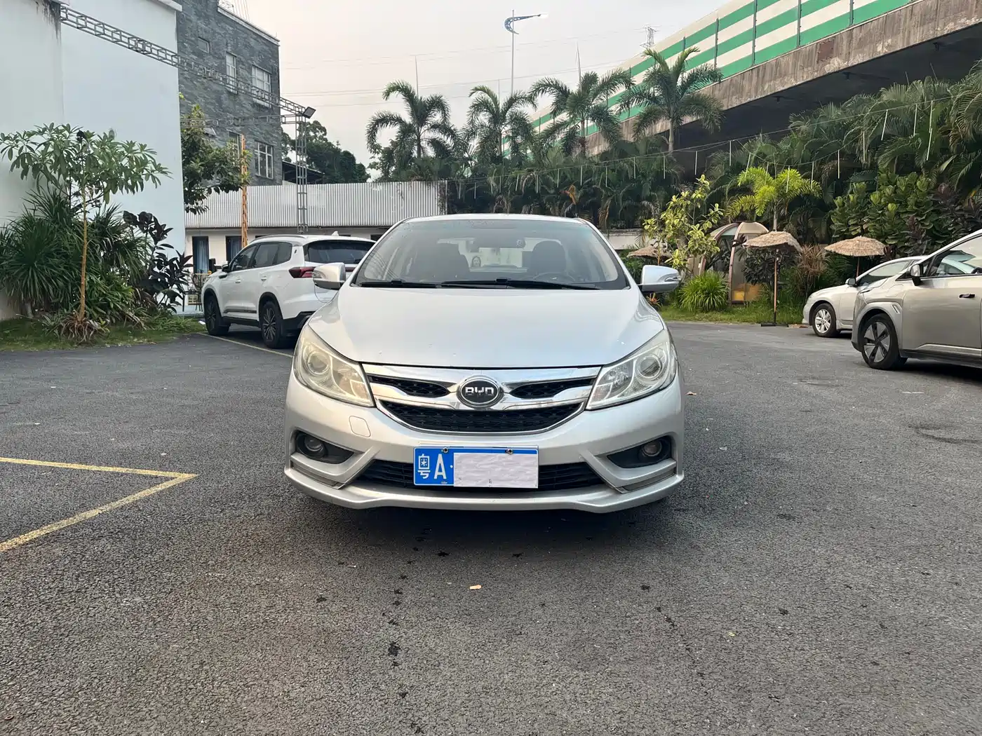 BYD Surui 2015 1.5L Automatic Luxury Model фото 2